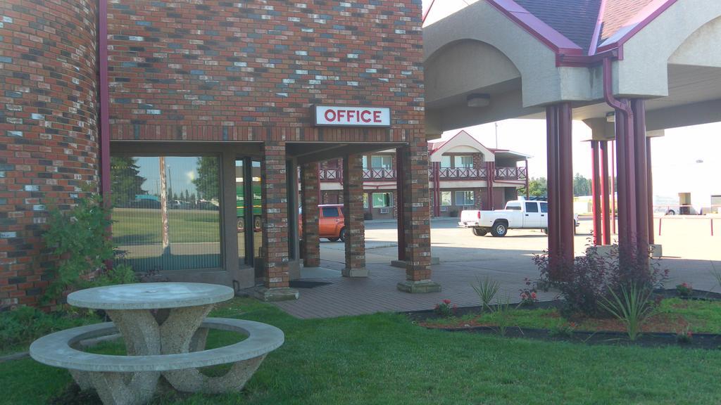 Stampeder Inn Ponoka Buitenkant foto